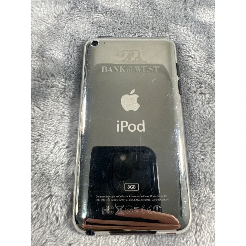 Apple iPod Touch 4th Gen 8GB Chrome A1367 Bundle UNTESTED